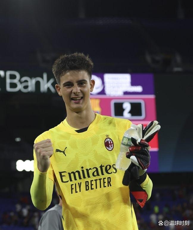 关于国际米兰训练开放日；赛前队长鼓劲引欢呼；亚冠在即；年轻球员得到机会的信息