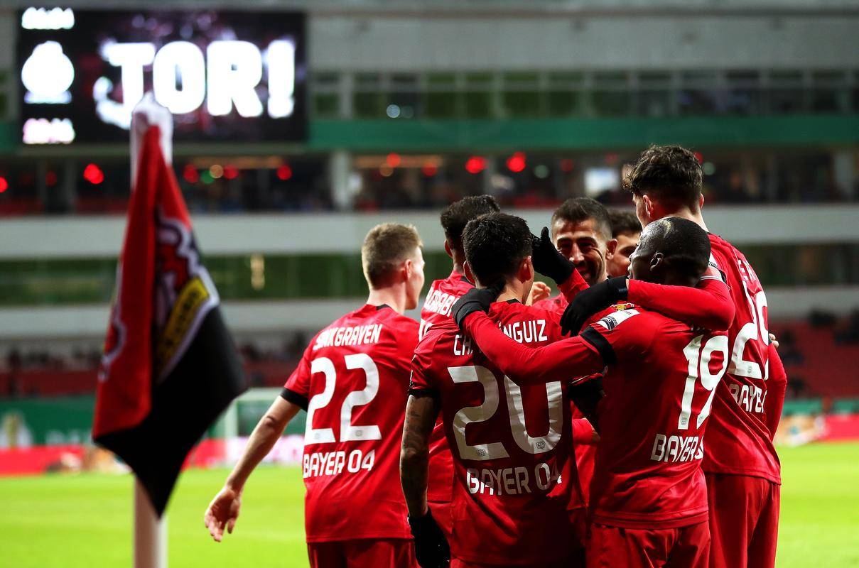 国际比赛日勒沃库森备战德国杯，扳平良机细节曝光，管理层满意，纪律约束更严格(勒沃库森官宣解雇滕哈赫)